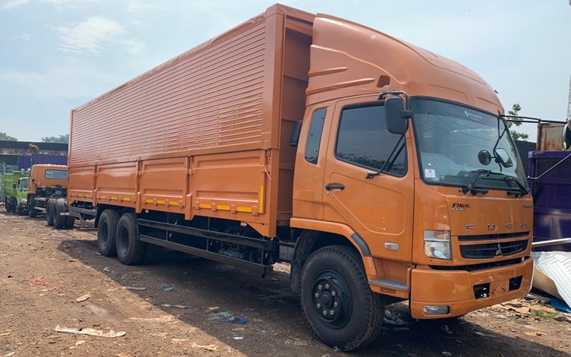 Gambar Truk Fuso Tronton Wing Box Besi